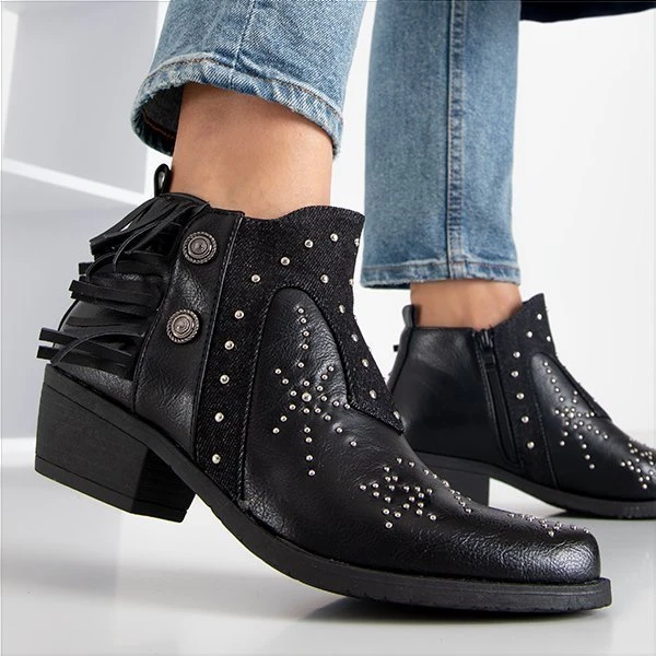 OUTLET Černé dámské boty s tryskami a třásněmi Sharon - Obuv