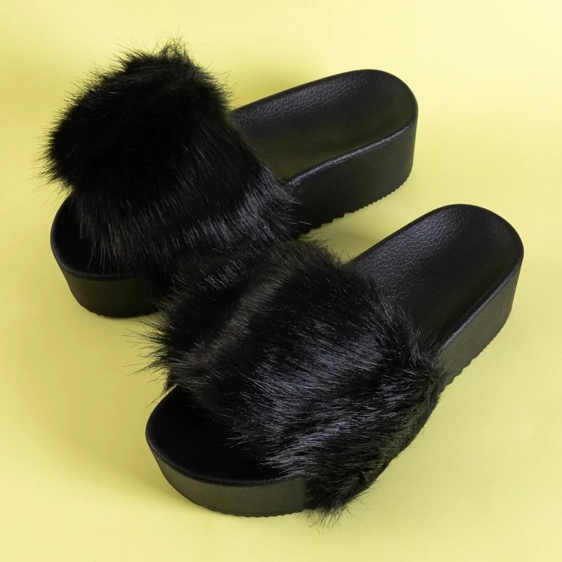 OUTLET Černé dámské pantofle na platformě s kožešinou Lorina - Obuv