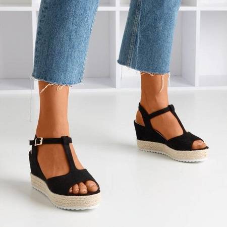 OUTLET Černé dámské prolamované klínové sandály Moris - Footwear