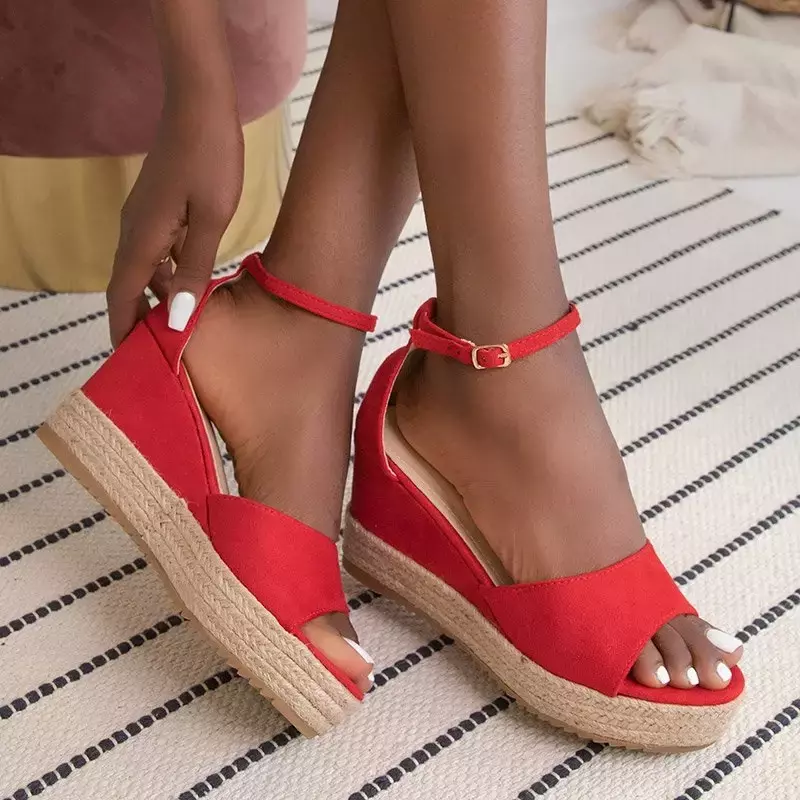 OUTLET Červené dámské klínové sandály Salome - Obuv