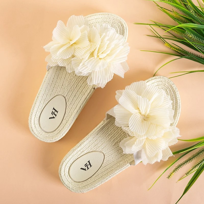 OUTLET Dámské krémové pantofle s květinami Pamelina - obuv