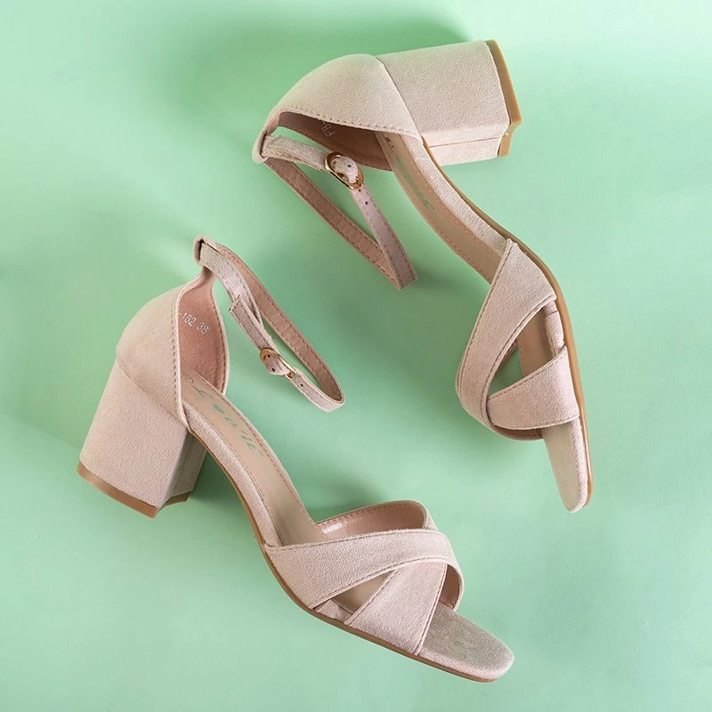 OUTLET Světle růžové dámské sandály na nízkém sloupku Paleri - Footwear