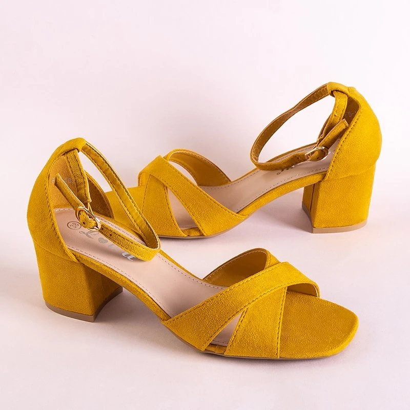 OUTLET Žluté dámské sandály na nízkém sloupku Paleri - Obuv