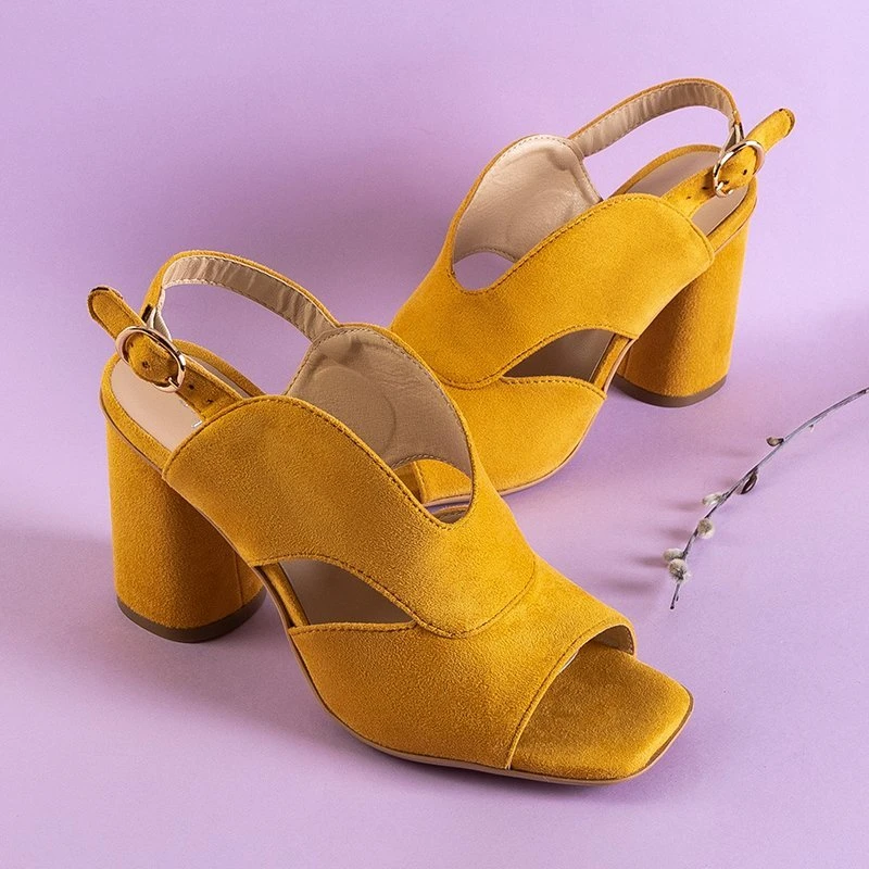 OUTLET Žluté dámské sandály na postýlce Biserka - obuv