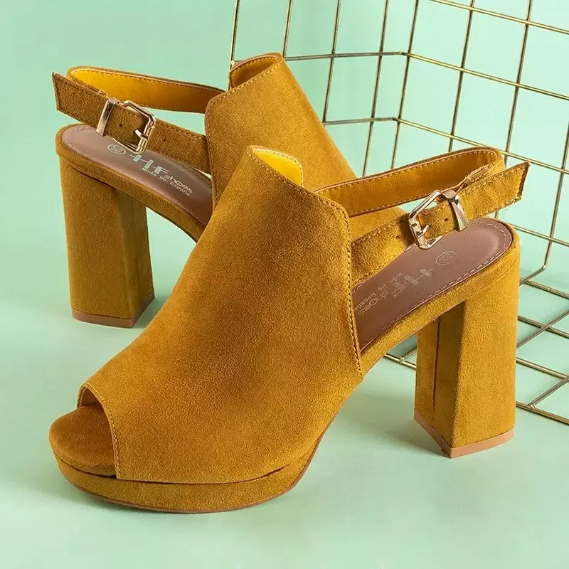 OUTLET Žluté dámské sandály na vysokém podpatku Wefira - Boty