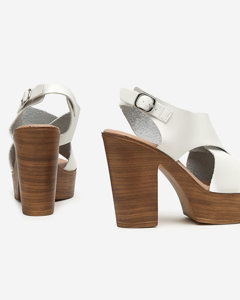 Bílé dámské sandály na vysokém sloupku značky Feridi - Footwear