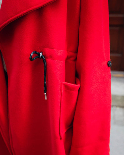 Dámský dlouhý kabát bez zapínání v červené barvě - Oblečení