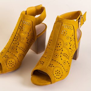 Hořčičné dámské prolamované sandály na botě Jasmines