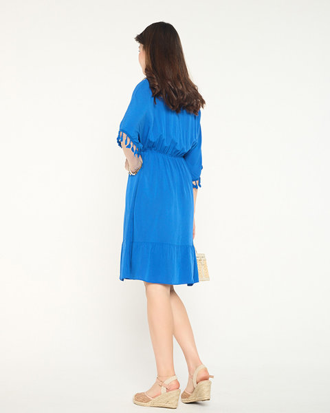 Kobaltové krátké dámské šaty s volánky a třásněmi - Oblečení