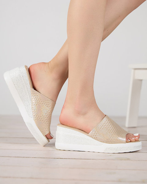 Lesklé dámské béžové pantofle Amuki-Shoes