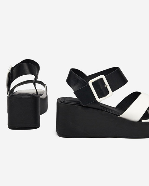 OUTLET Bílo - černé dámské eko kožené sandály na klínku Scozi - boty