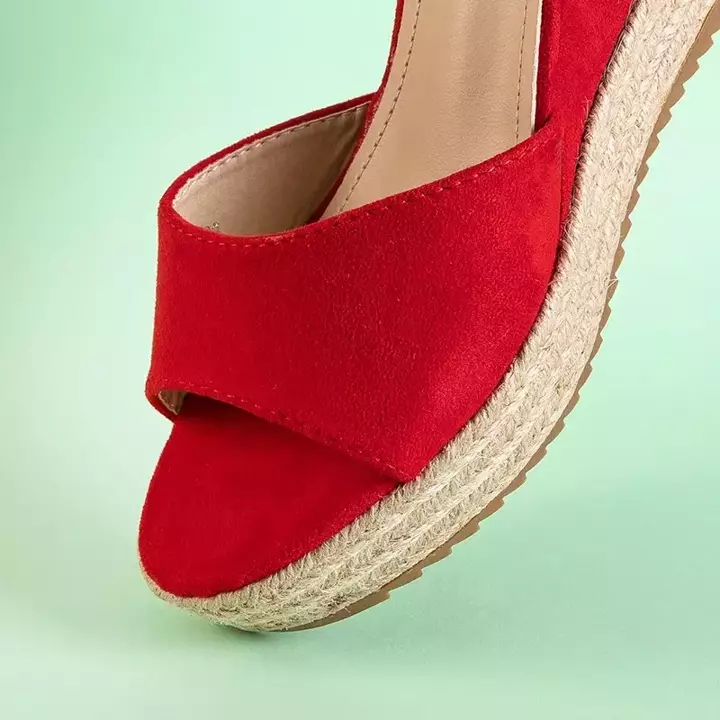 OUTLET Červené dámské klínové sandály Salome - Boty