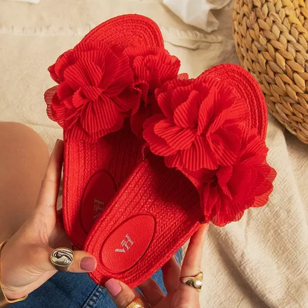 OUTLET Červené dámské pantofle s květinami Pamelina - Obuv