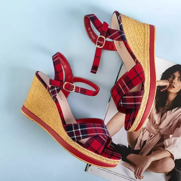 OUTLET Dámské červené kostkované sandály Luqio - boty