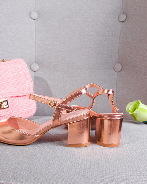 OUTLET Dámské sandály na nízkém sloupku v růžovém zlatě Nerolak - Obuv