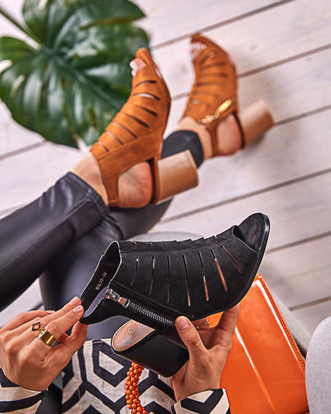 OUTLET Dámské sandály s výřezy v černém provedení Athief- Footwear