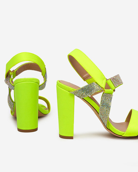OUTLET Neonově žluté dámské sandály na sloupku Xiobi. Obuv