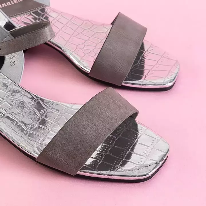 OUTLET Šedé dámské sandály se zrcadlovou vložkou Mannika - Obuv