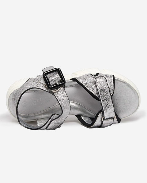 OUTLET Stříbrné lesklé sandály pro dívky Jenilo - Obuv