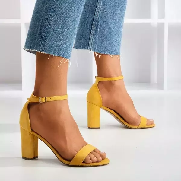 OUTLET Žluté dámské sandály na sloupku Sweet Honey - Obuv