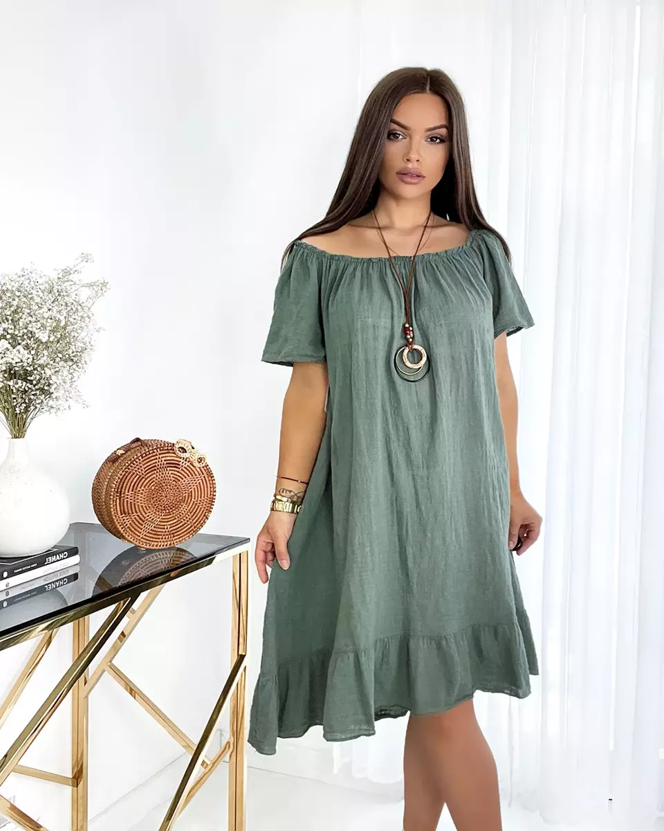 Royalfashion Tmavě zelené dámské krátké šaty s náhrdelníkem