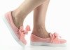 Różowe sportowe buty z kokardką - Obuwie