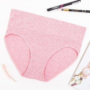 Růžové dámské viskózové pruhované kalhotky - Spodní prádlo