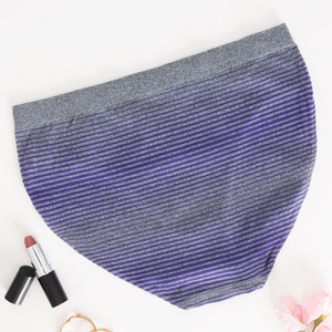 Šedé dámské slipy s fialovými pruhy - Spodní prádlo