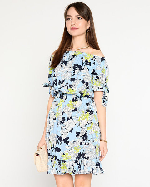 Světle modré krátké dámské šaty s květinami - Oblečení