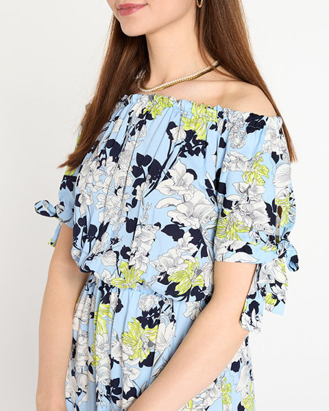 Světle modré krátké dámské šaty s květinami - Oblečení