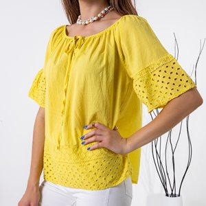 Žlutá dámská halenka s prolamovanou výšivkou - Oblečení