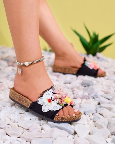 Dámské pantofle s látkovými květy v černé barvě Ososi- Footwear