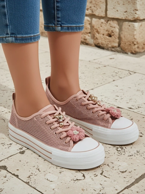 Royalfashion Жіночі перфоровані кросівки з прикрасами Osdo