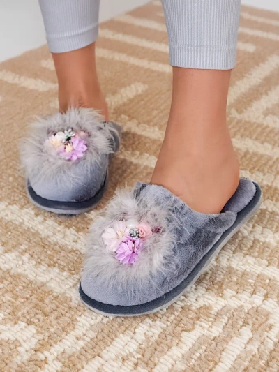 Royalfashion Dámské kožušinové pantofle s květinami Ederra