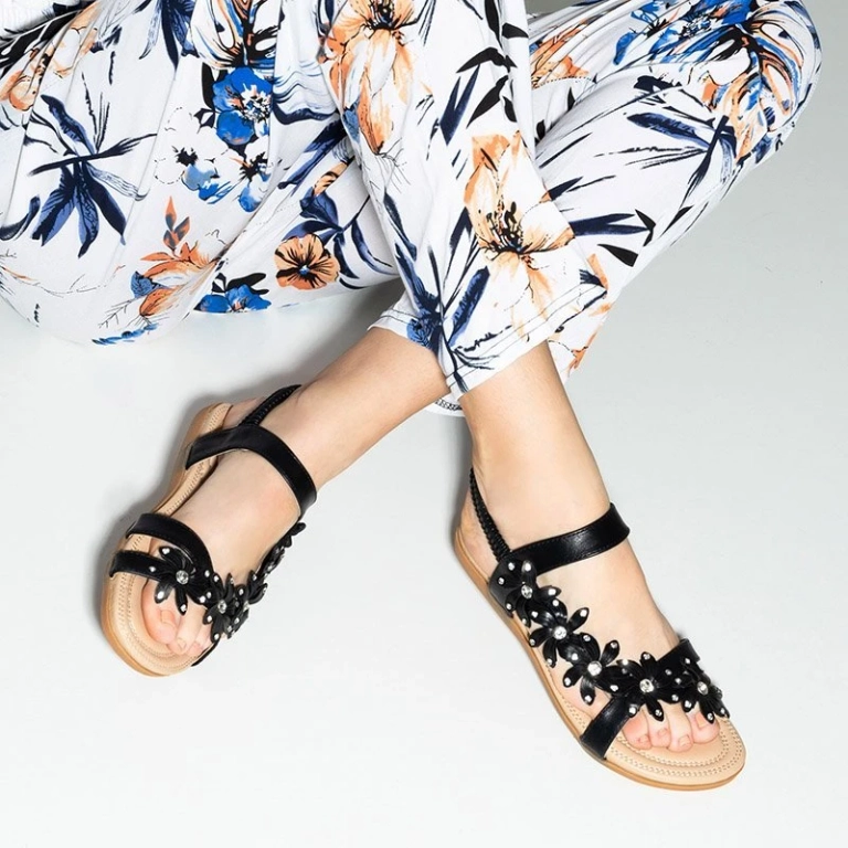 OUTLET Černé dámské sandály s květinami Aflori - obuv