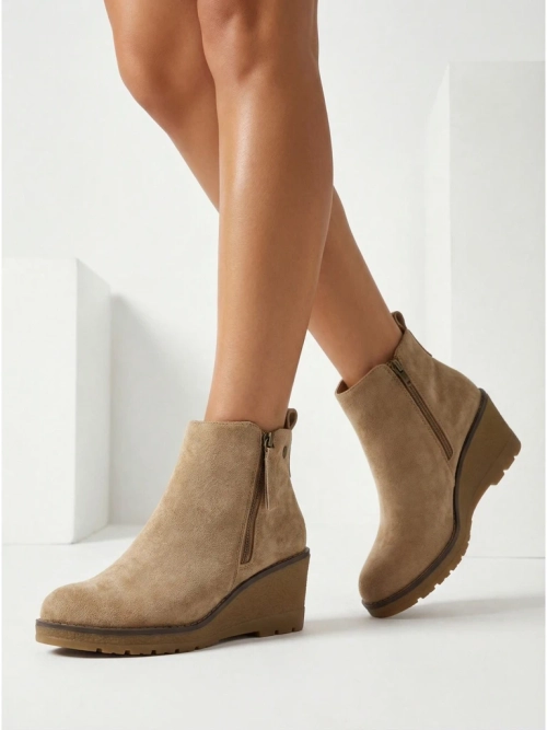 Жіночі ботильйони на танкетці Zarrico