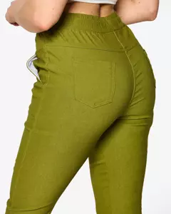 tmavě zelená