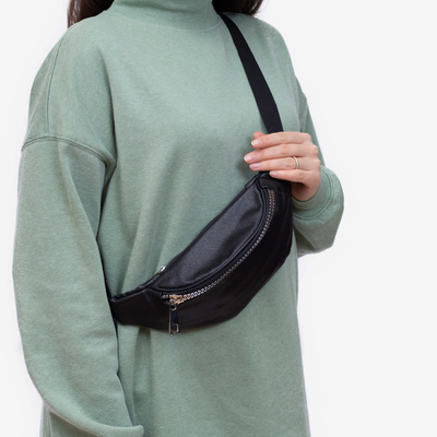 Чорна жіноча сумка із срібною блискавкою