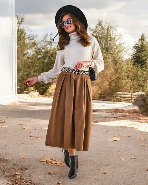 Жіноча середньовічна spкна з бархату.