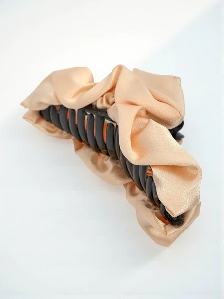 Royalfashion Sponka do vlasů ze saténové tkaniny – elegantní spona