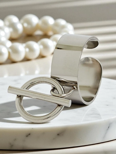 Браслет-обруч Dolce Vita з декоративними шармами