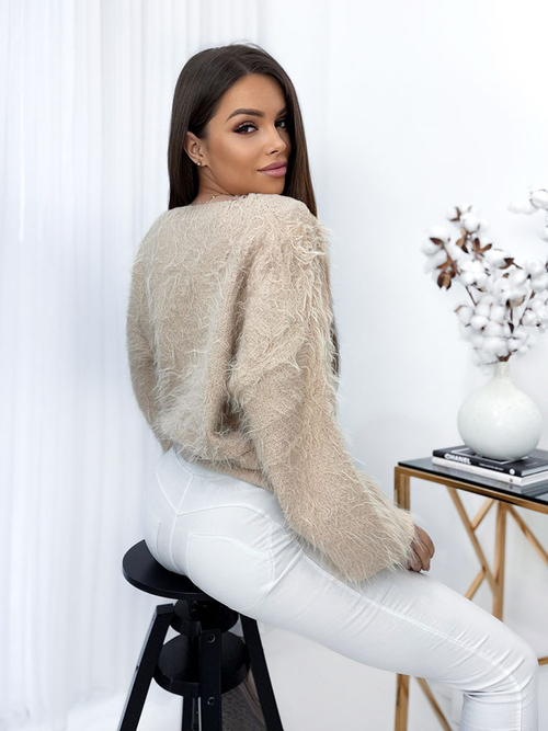 Royalfashion Пухнастий жіночий светр бежевий