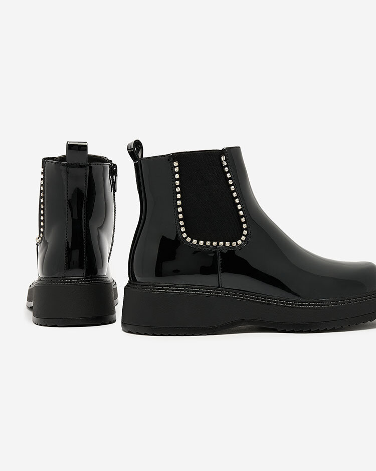 Royalfashion Černé dámské kozačky na plochém podpatku se zirkony Winuma