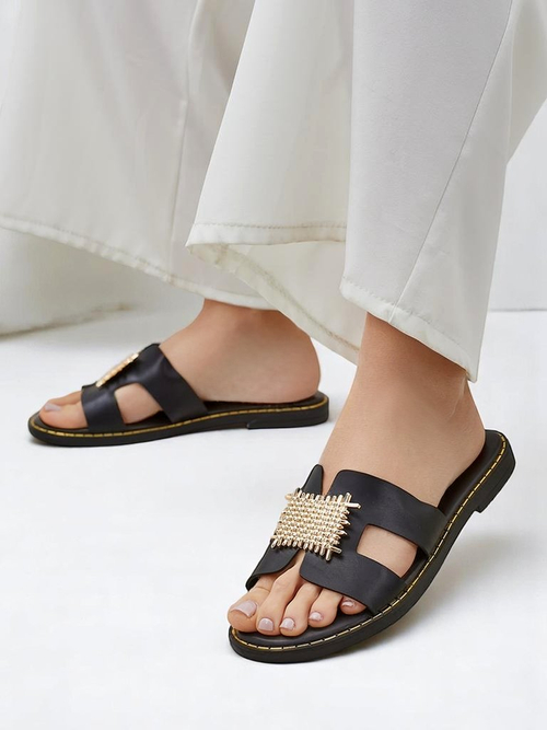 Royalfashion Жіночі шльопанці з прикрасами Crattes