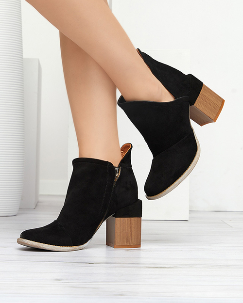 Чорні жіночі ботильйони з вирізами Plinara