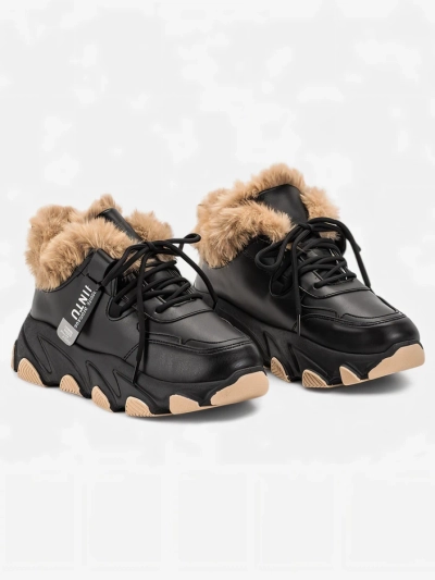 Černé sportovní tenisky pro ženy s kožíškem Nonua. Obuv