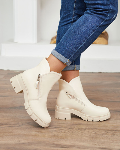 Royalfashion Класичні жіночі черевики кремового кольору Derica