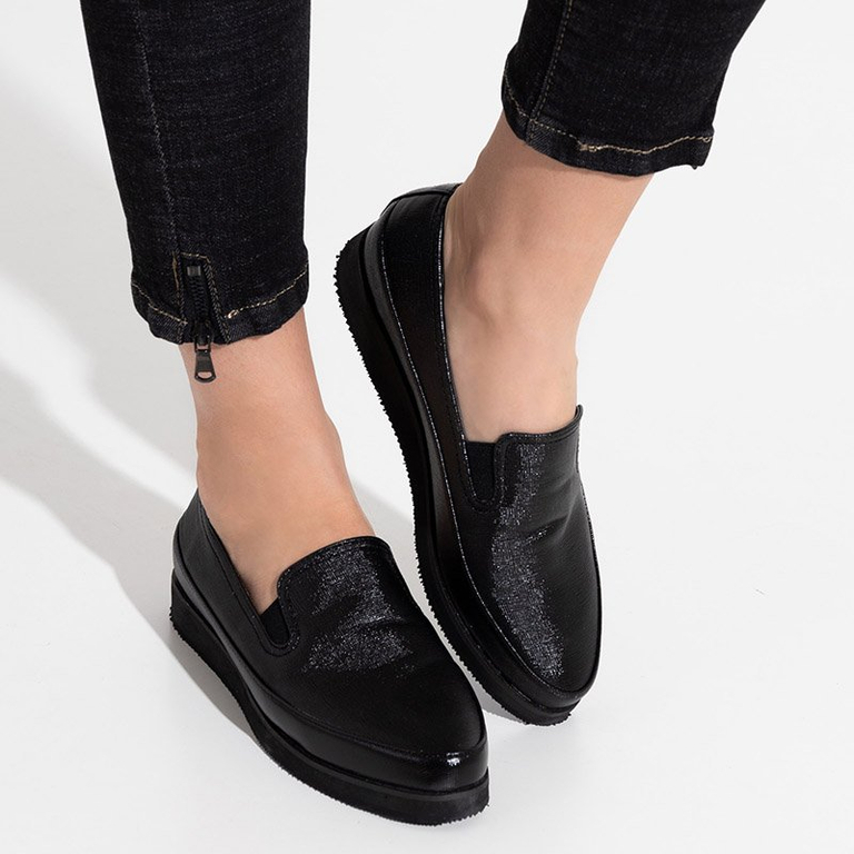 OUTLET Dámské černé lesklé slip on boty Melerda - Obuv