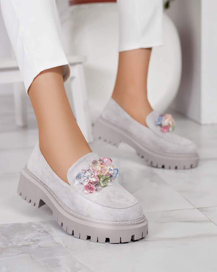 Světle šedé dámské mokasíny s barevnými korálky Hetika - Obuv