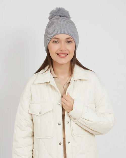 Королівська жіноча шапка з пушком